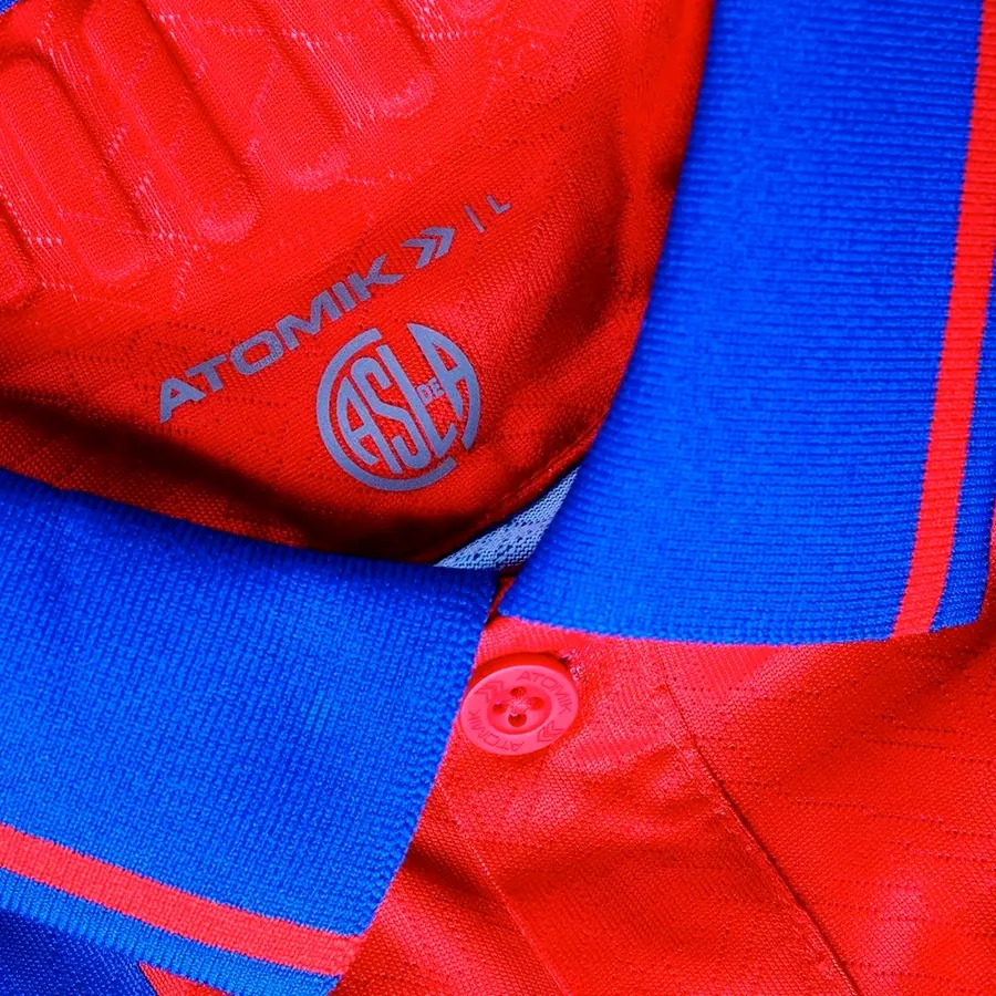 Imagen 4 de 9 de Camiseta Atomik Titular San Lorenzo 25/26-ROJO/AZUL