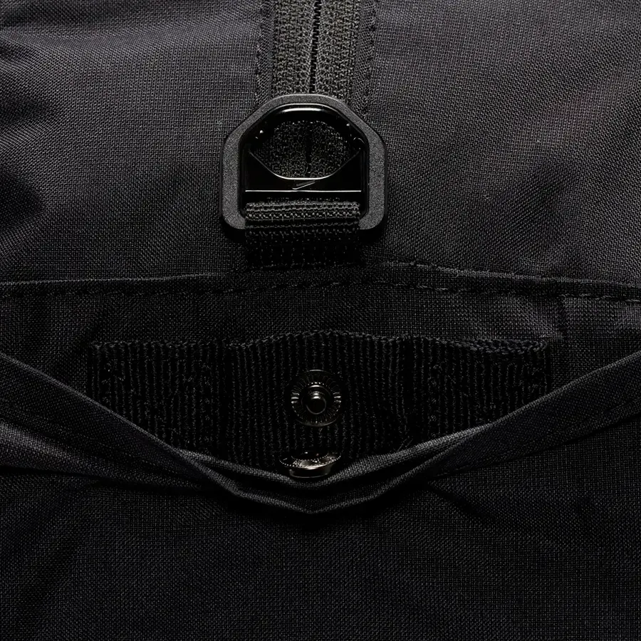 Imagen 4 de 7 de Bolso Nike Gym Club-NEGRO