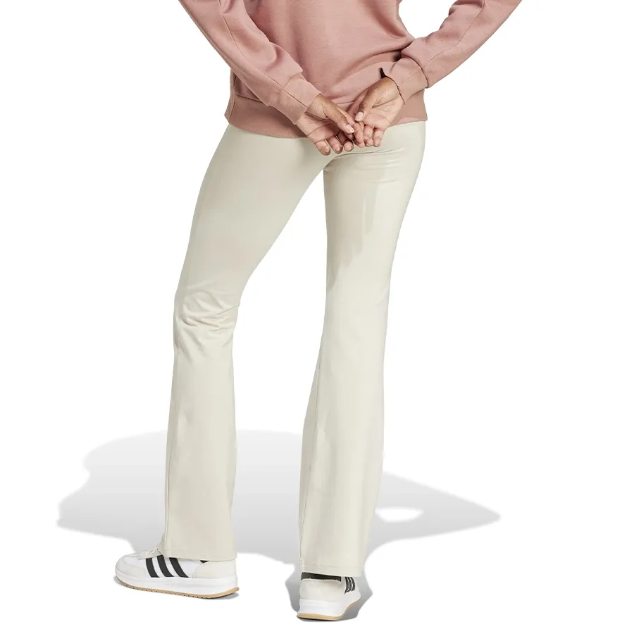 Imagen 1 de 5 de Pantalón adidas Pantalones essentials small logo flared-BEIGE