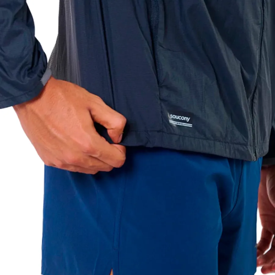 Imagen 5 de 7 de Campera Saucony Rompeviento Peregrine Packaway 2-NEGRO