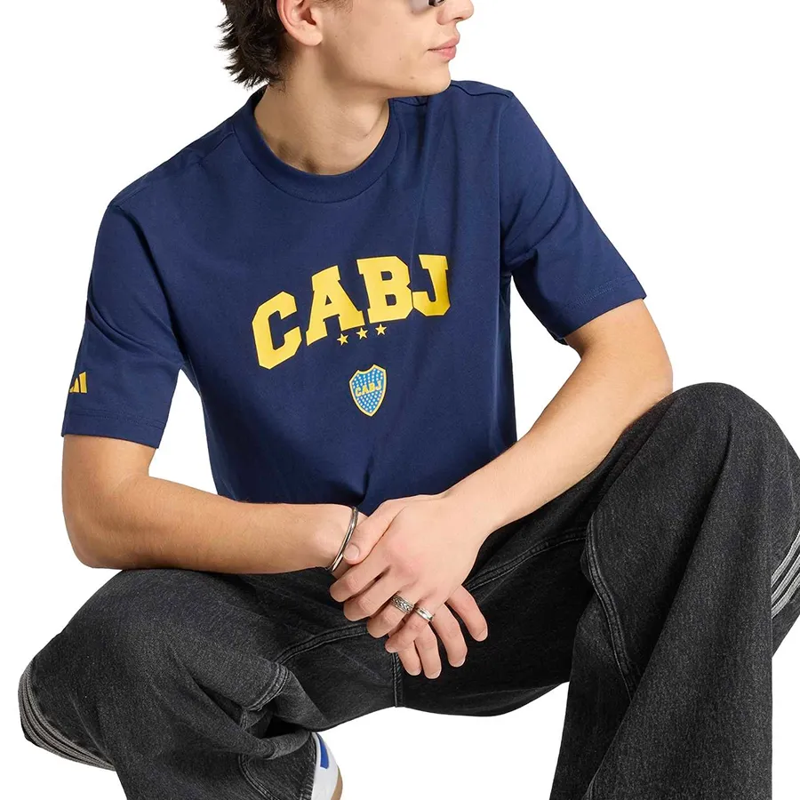 Imagen 3 de 6 de Remera adidas Graphic Boca Juniors-MARINO/AMARILLO