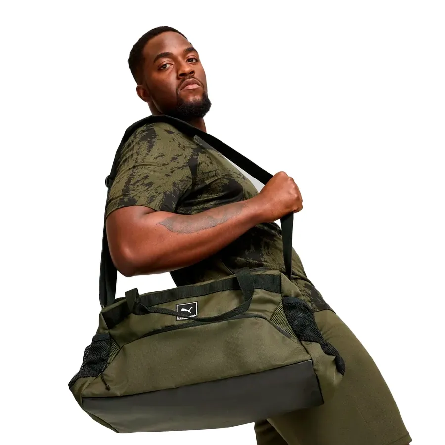 Imagen 2 de 3 de Bolso Puma Training Small Sports-VERDE MILITAR/NEGRO