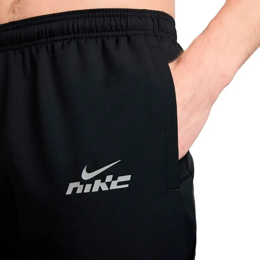 Imagen 3 de 11 de Pantalón Nike Challenger FlashT-NEGRO