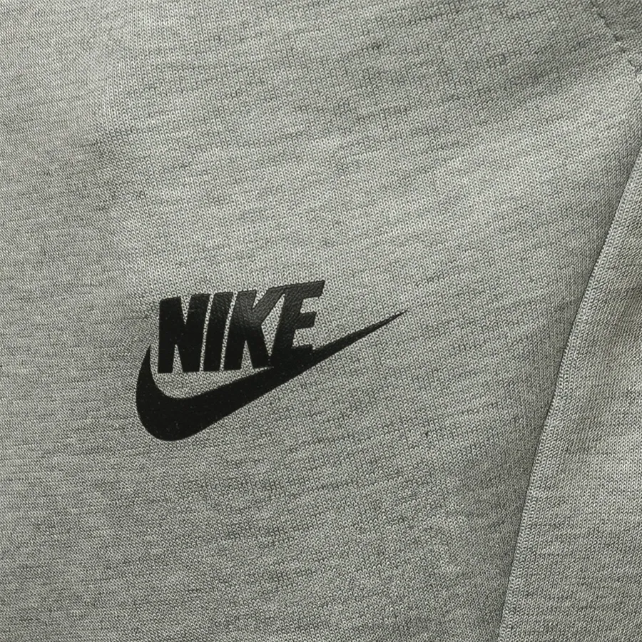 Imagen 2 de 3 de Pantalón Nike Sportswear Tech-GRIS