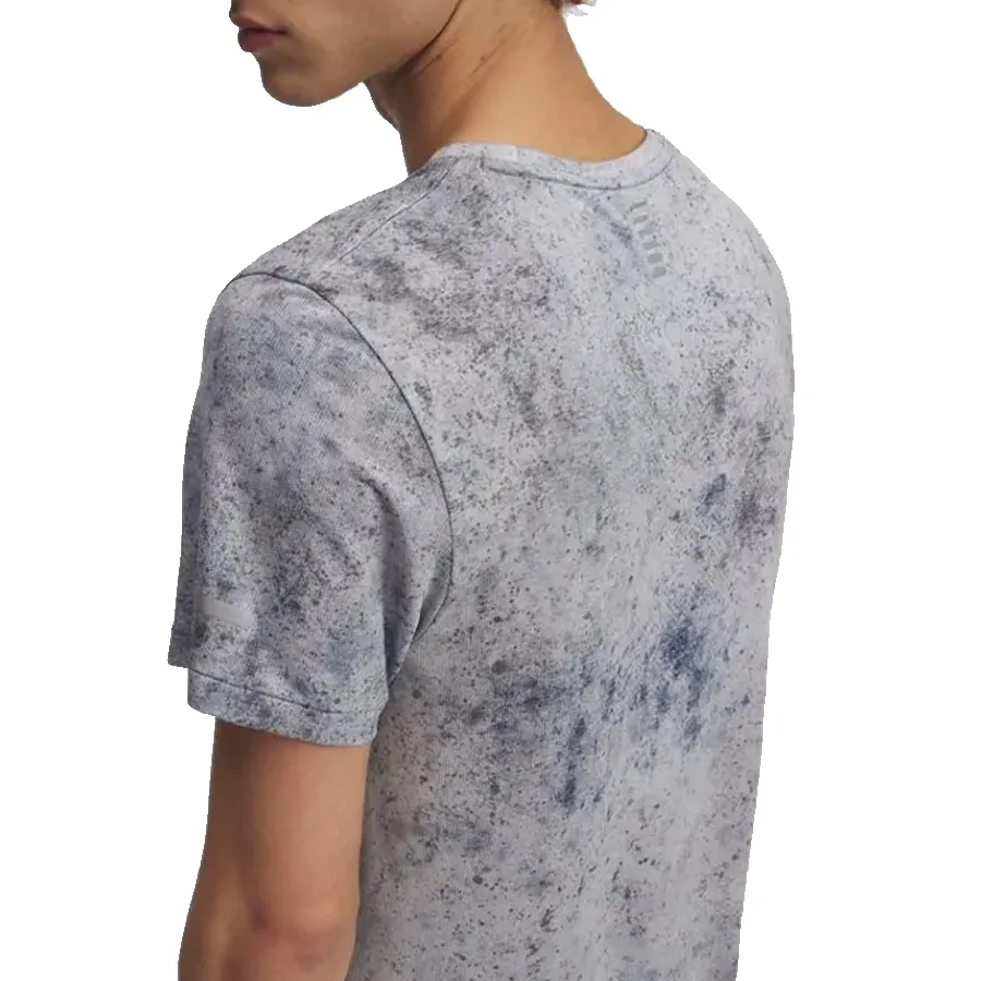 Imagen 2 de 3 de Remera Under Armour Seamless Stride-GRIS