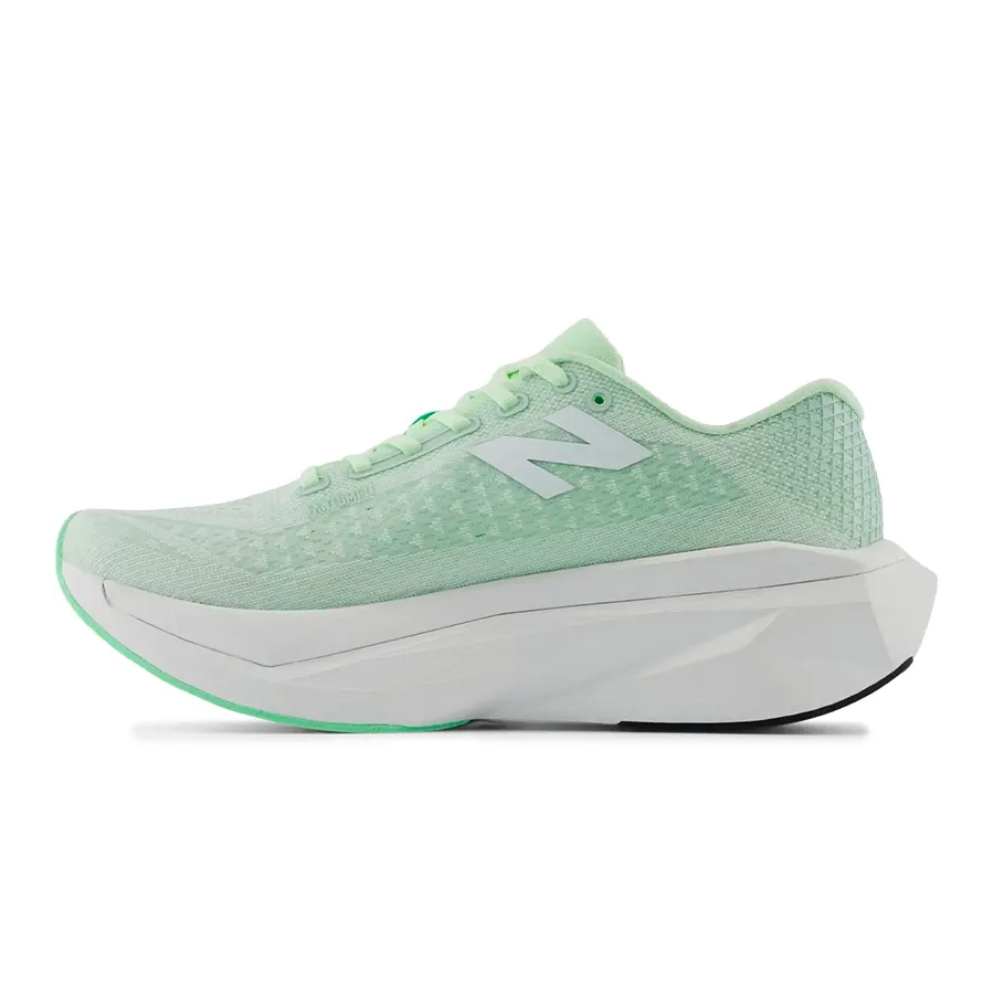 Imagen 2 de 5 de Zapatillas New Balance FuelCell SuperComp Trainer v3-VERDE FLUOR/BLANCO