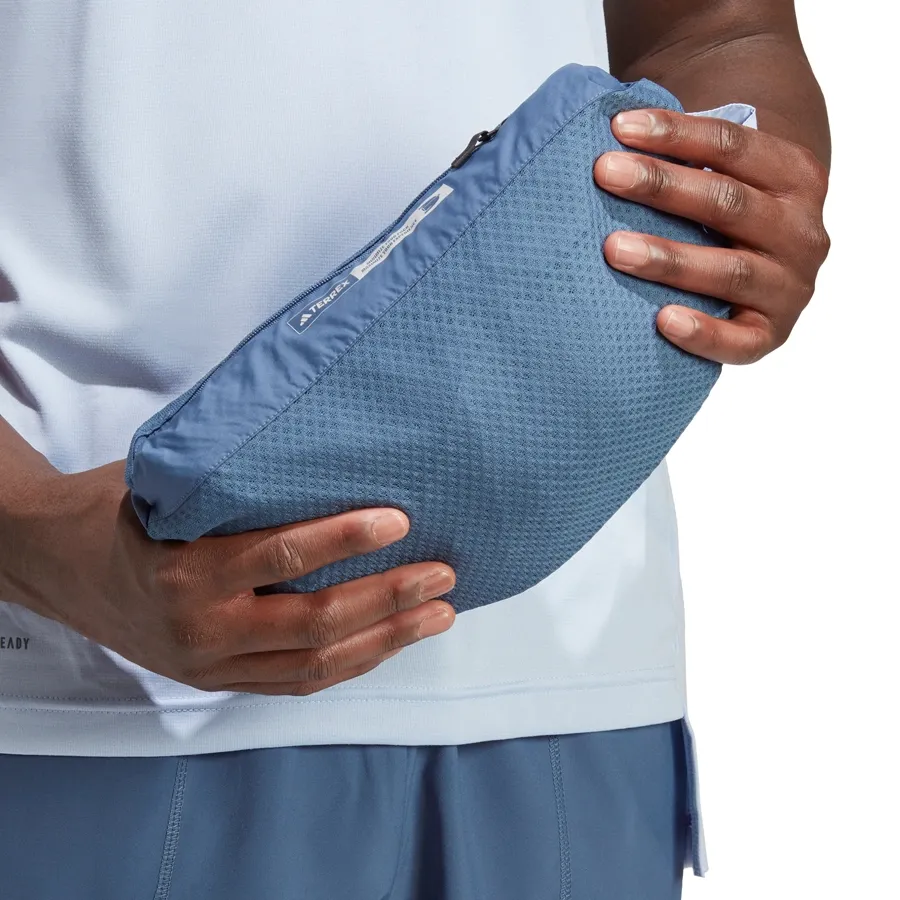 Imagen 3 de 4 de Campera adidas Terrex Multi-LAVANDA/CELESTE