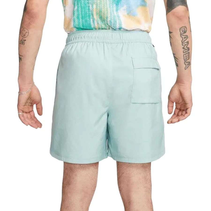 Imagen 1 de 5 de Short Nike Club Woven Lined Flow-VERDE AGUA