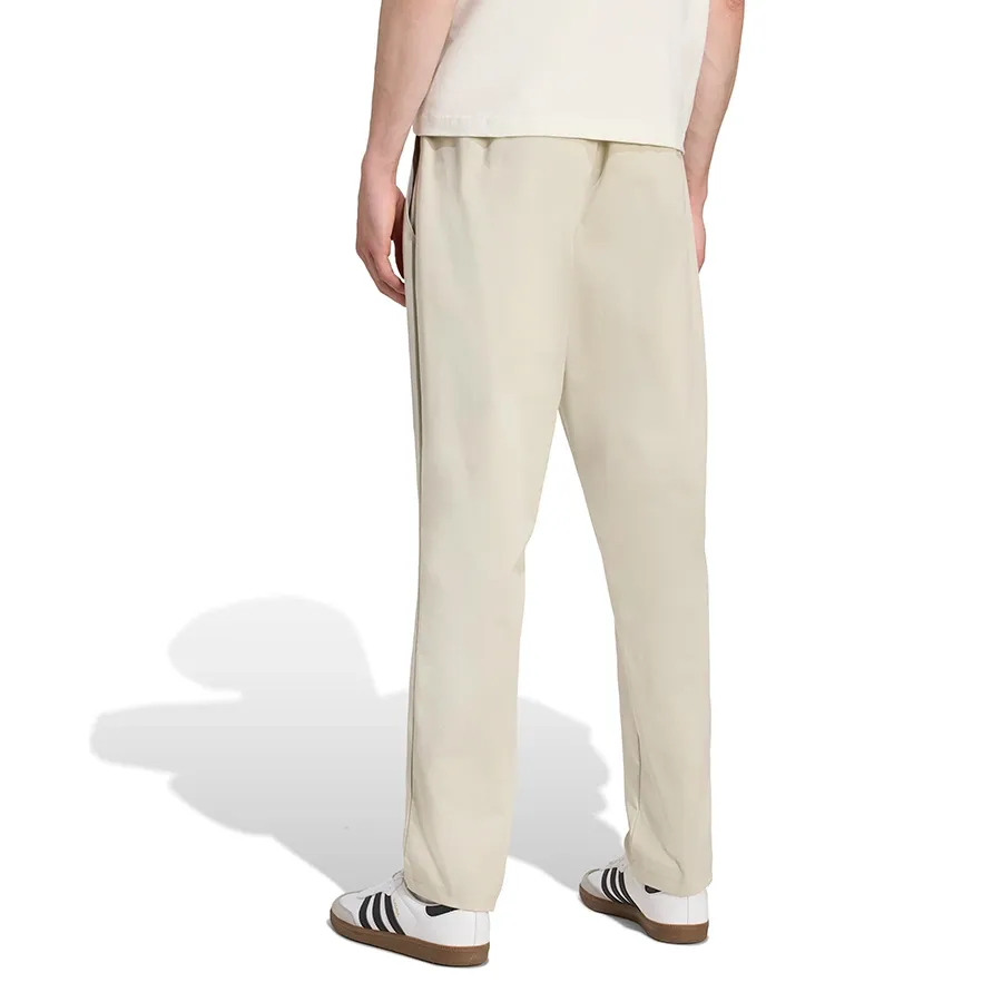 Imagen 2 de 4 de Pantalón adidas chino  Mercedes AMG Petronas Formula 1 Team-BEIGE