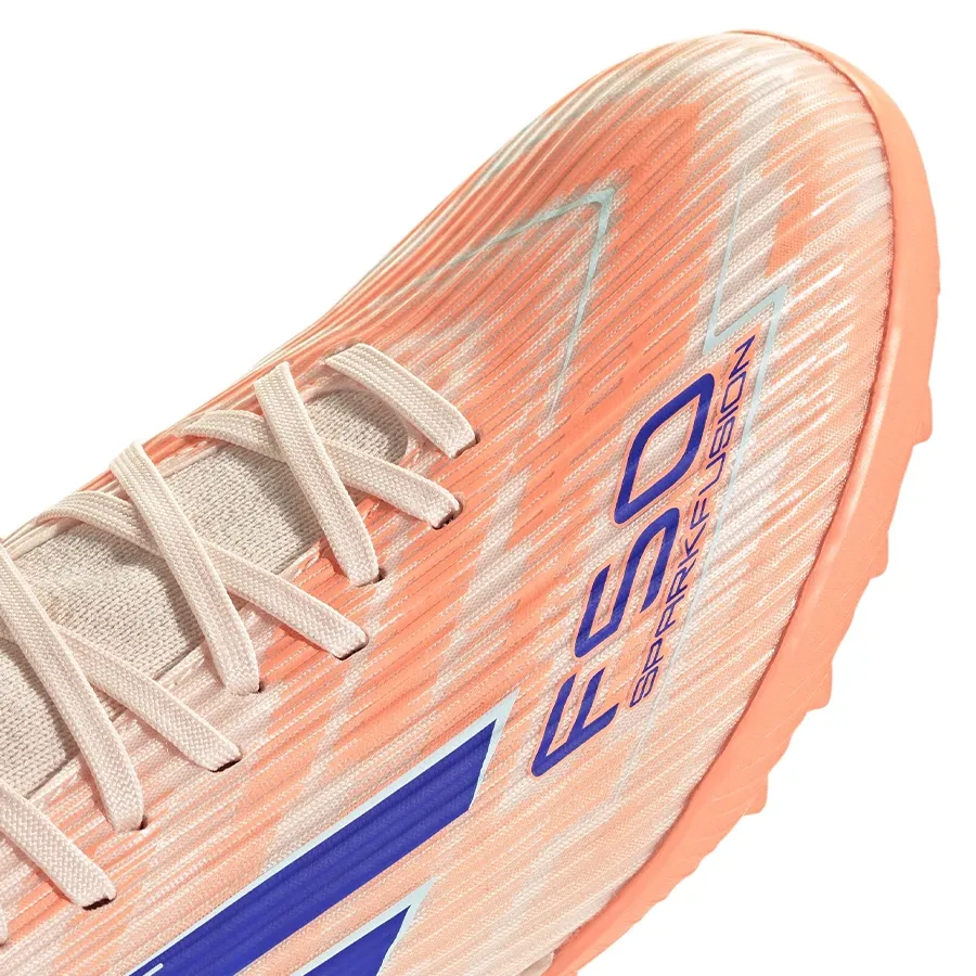 Imagen 5 de 7 de Botines adidas F50 Sparkfusion League Tf-NUDE/CORAL/AZUL
