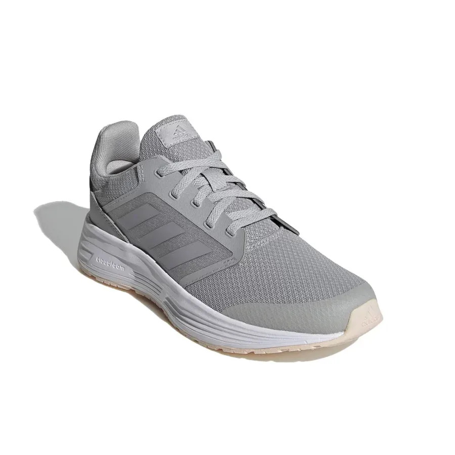 Imagen 0 de 7 de Zapatillas adidas Galaxy 5-GRIS