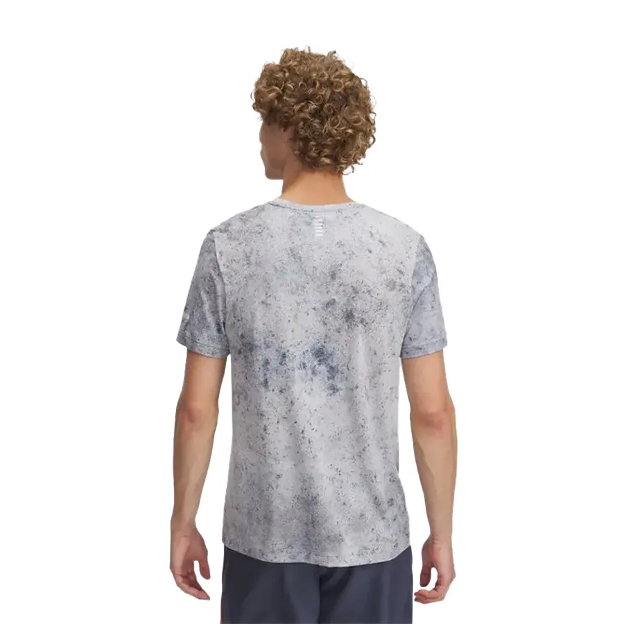 Imagen 1 de 3 de Remera Under Armour Seamless Stride-GRIS