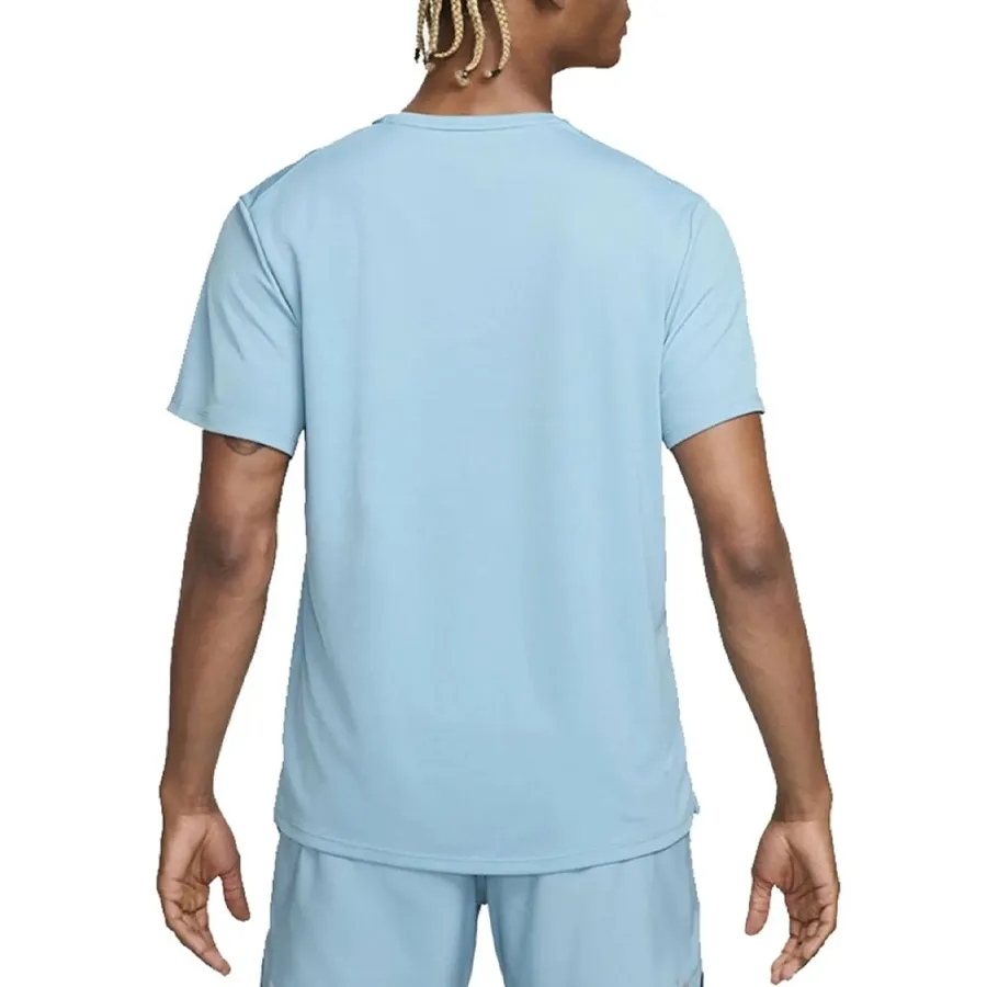 Imagen 1 de 4 de Remera Nike Miler-CELESTE