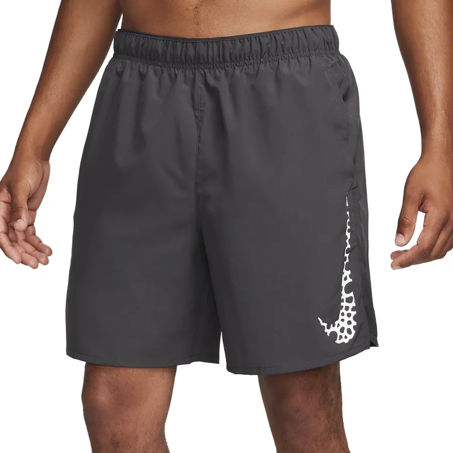 Imagen 0 de 6 de Short Nike Dri-FIT Challenger Studio '72-GRAFITO