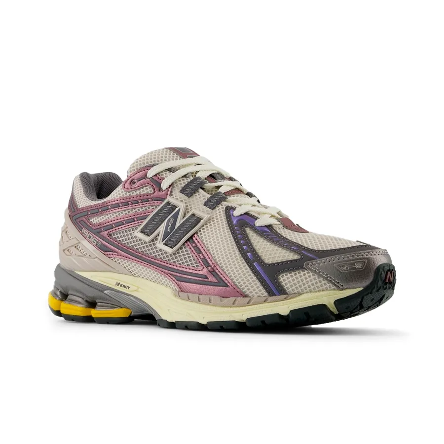 Imagen 1 de 4 de Zapatillas New Balance 1906R-MORADO/BLANCO/GRAFITO