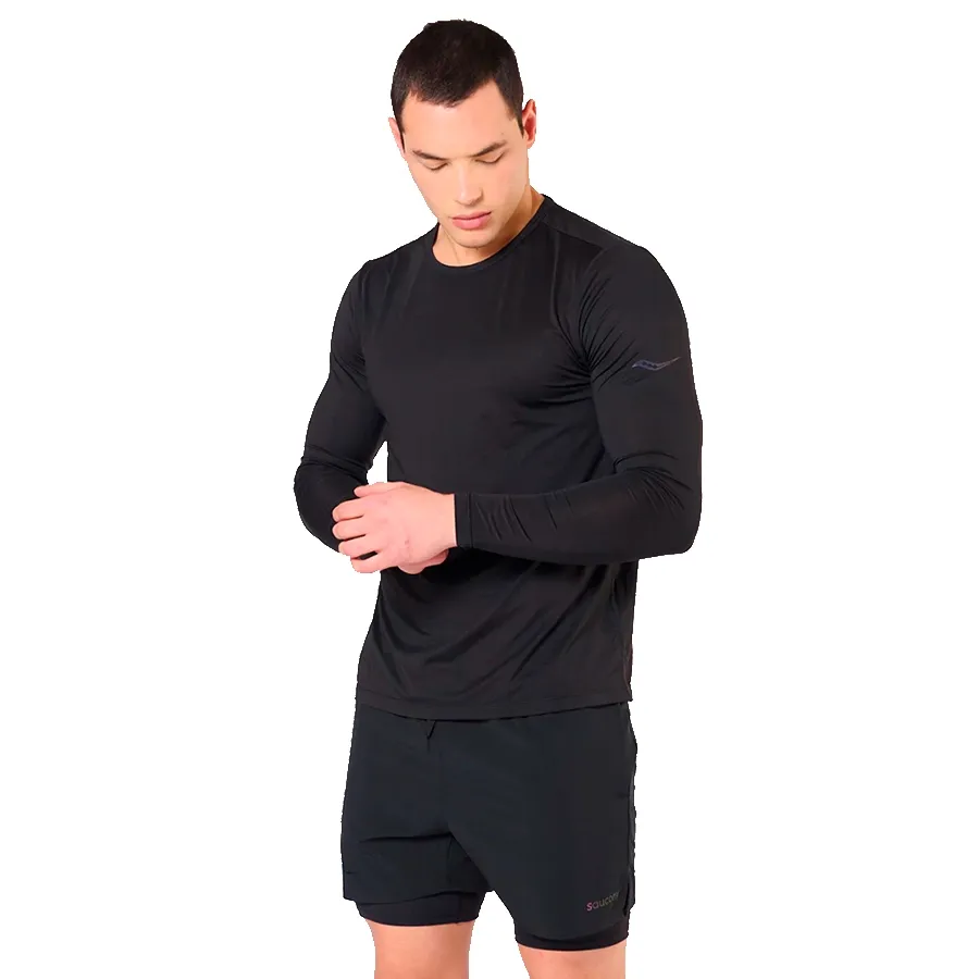 Imagen 0 de 3 de Remera Saucony Stopwatch Long-NEGRO