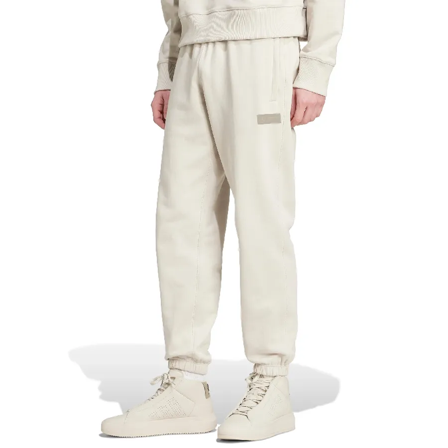 Imagen 0 de 5 de Pantalón adidas Premium Mercedes-BEIGE
