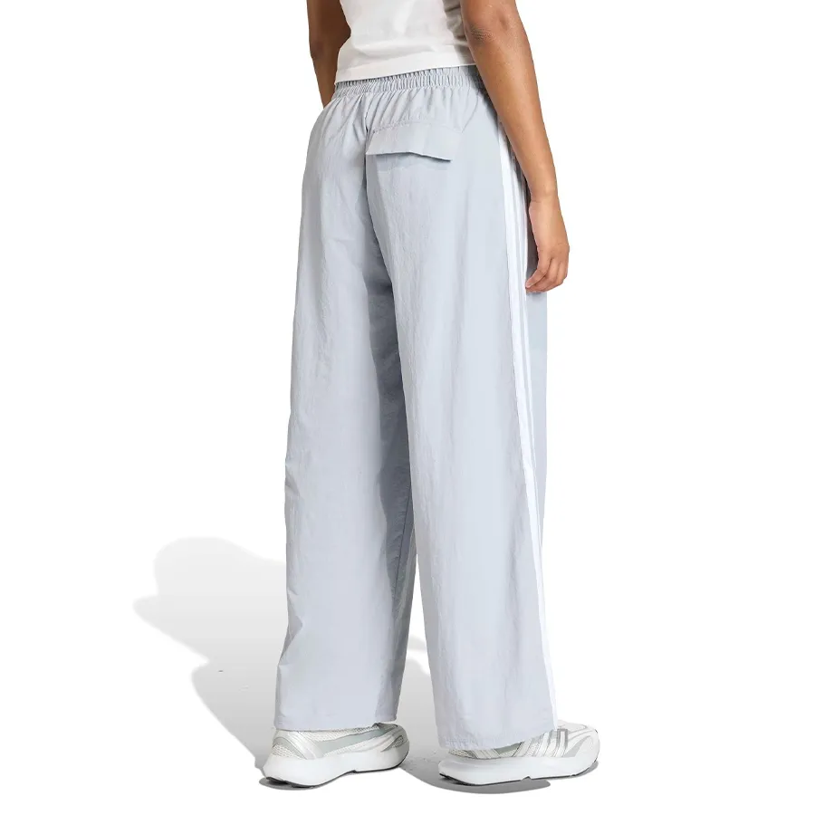 Imagen 2 de 6 de Pantalón adidas Essentials 3 Stripes Parachute-GRIS