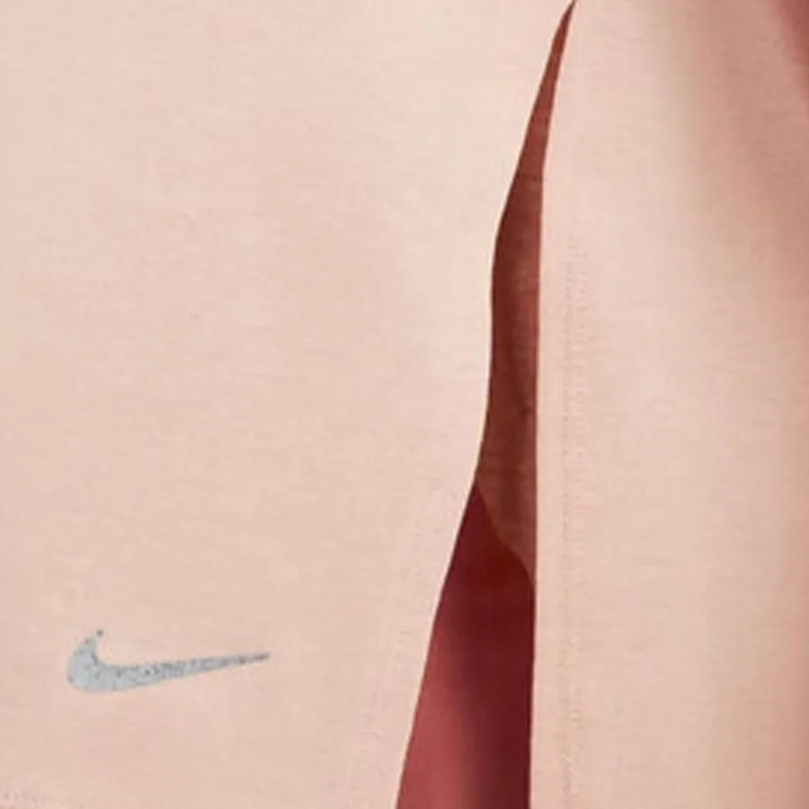 Imagen 2 de 3 de Remera Nike Yoga Dri-Fit-SALMON