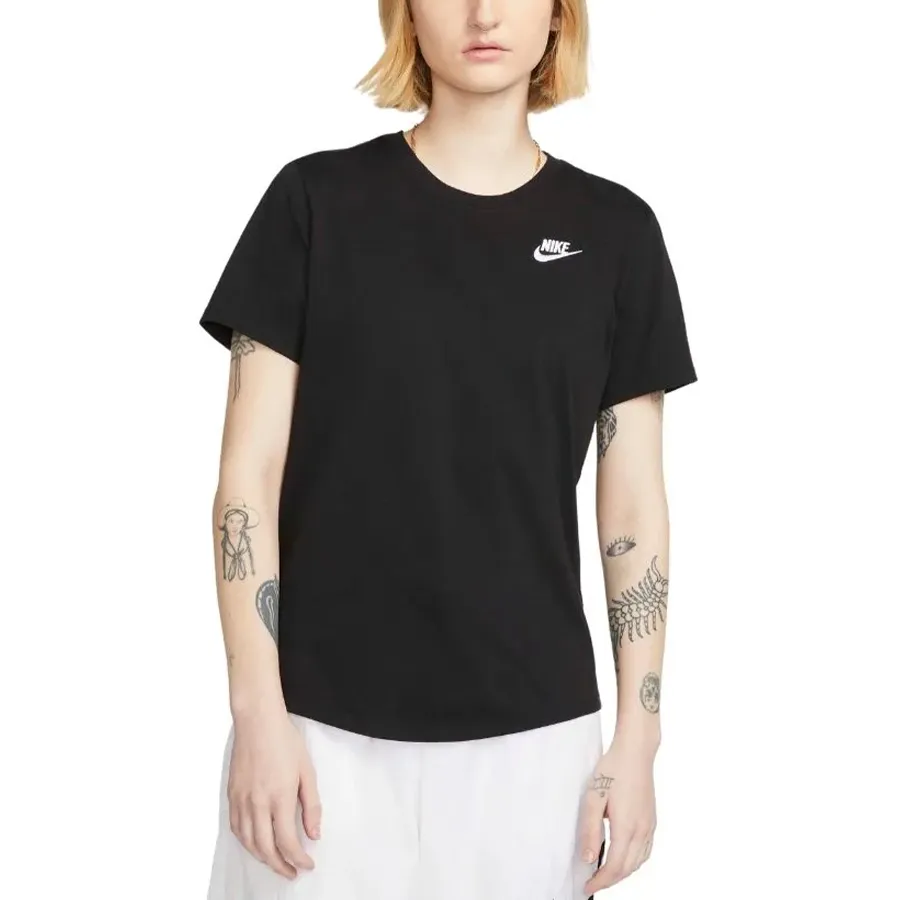 Imagen 0 de 4 de Remera Nike Club Essentials-NEGRO
