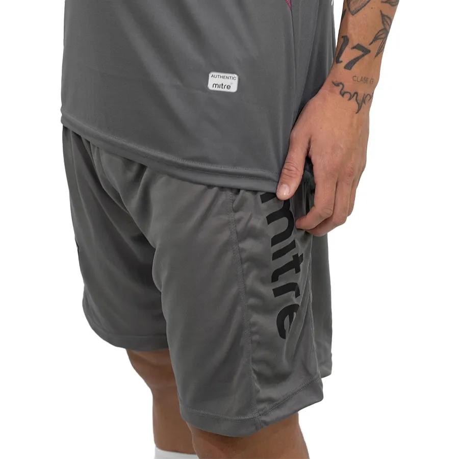 Imagen 2 de 4 de Shorts Mitre Vulcan Gimnasia y Esgrima-GRIS