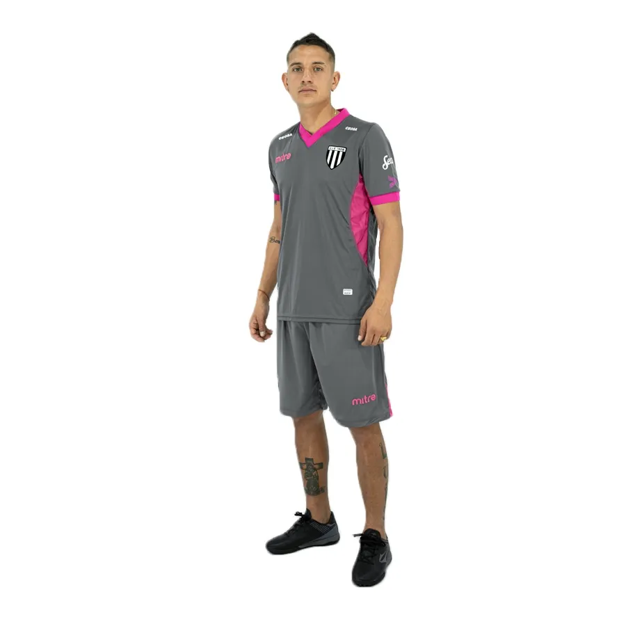 Imagen 1 de 9 de Camiseta Mitre Alternativa Gimnasia y Esgrima-GRIS/FUCSIA