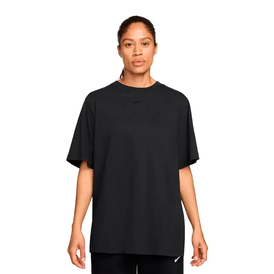 Imagen 0 de 3 de Remera Nike Essentials-NEGRO