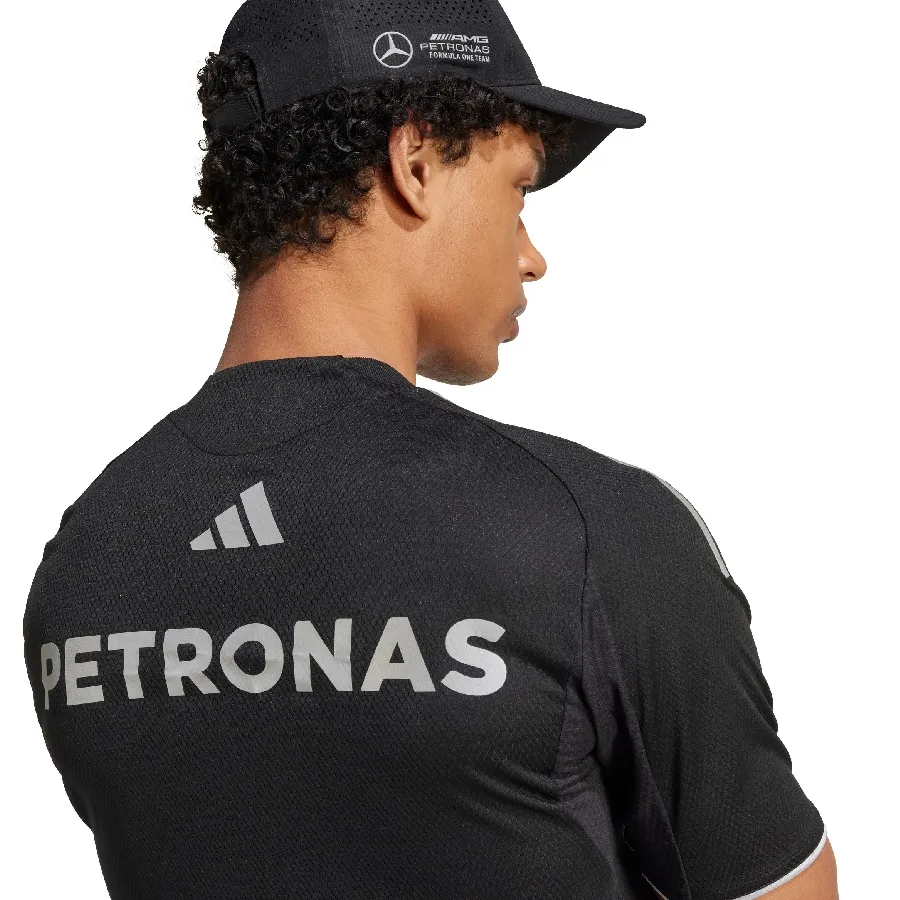 Imagen 4 de 5 de Camiseta adidas de Mecánico Mercedes - AMG Petronas F1 Team-NEGRO
