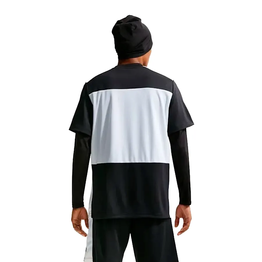 Imagen 1 de 3 de Remera Nike Academy+-NEGRO
