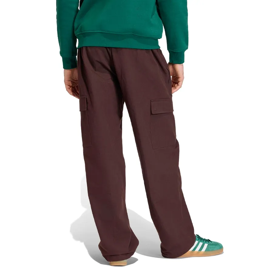 Imagen 1 de 5 de Pantalón adidas originals Essentials Tecnico Trefoil-MARRON OSCURO
