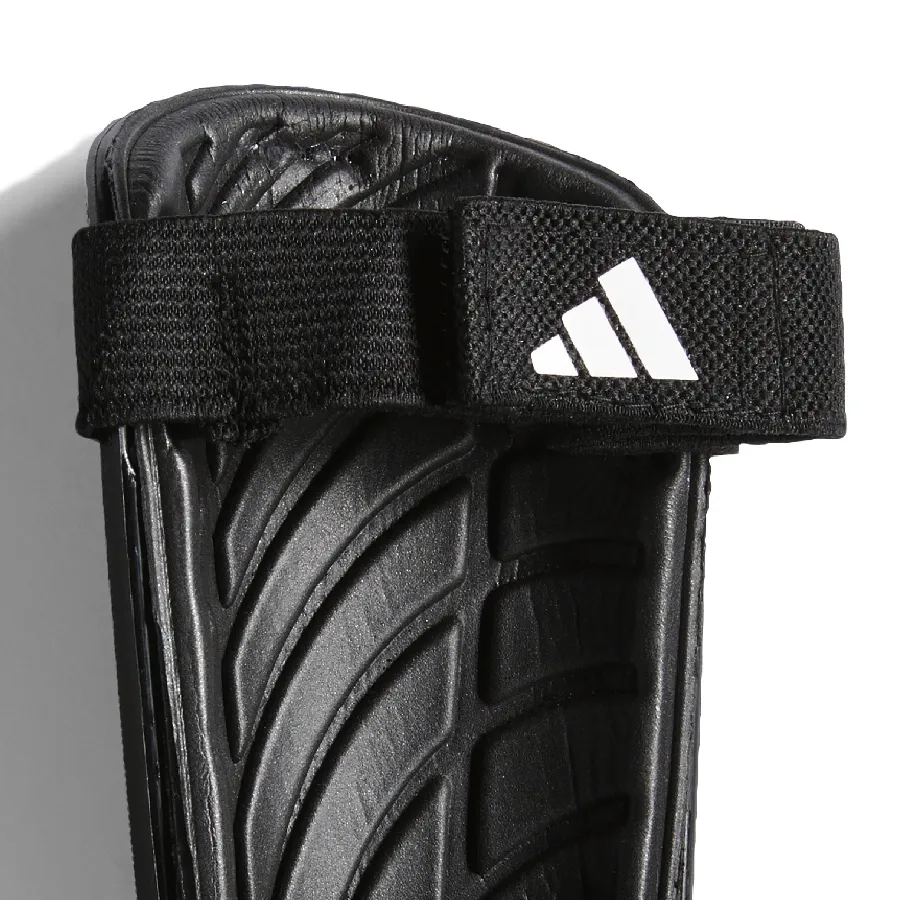 Imagen 1 de 3 de Canilleras adidas Tiro Match-NEGRO/DORADO