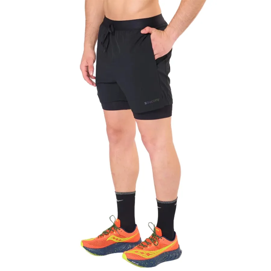 Imagen 2 de 6 de Shorts Saucony outpace 7"-NEGRO