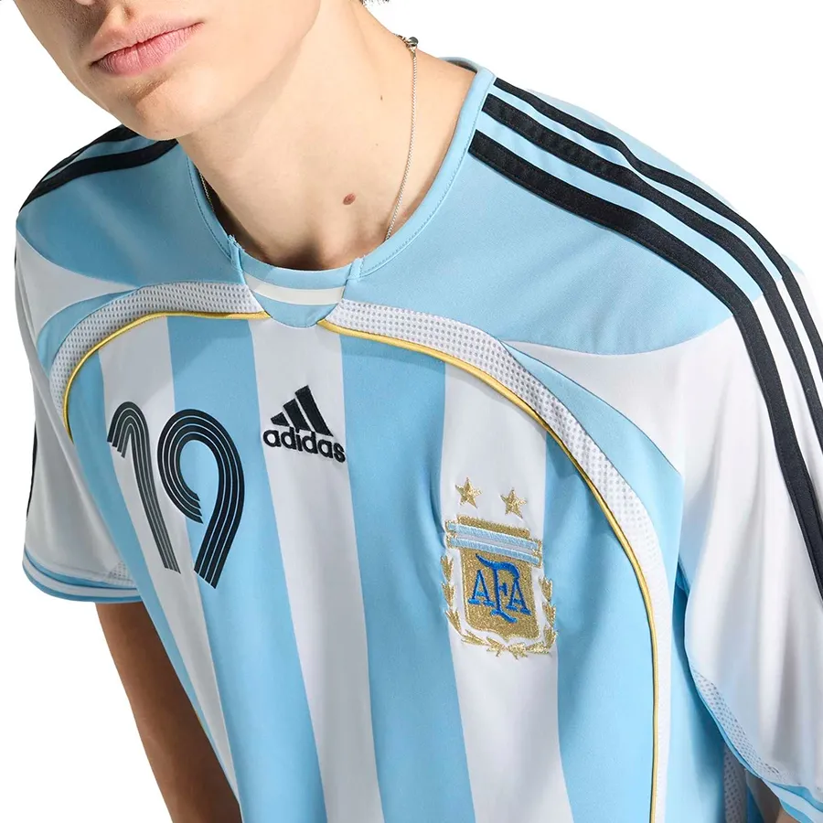 Imagen 2 de 6 de Camiseta adidas Titular Selección Argentina 2006 Messi-BLANCO/CELESTE/NEGRO