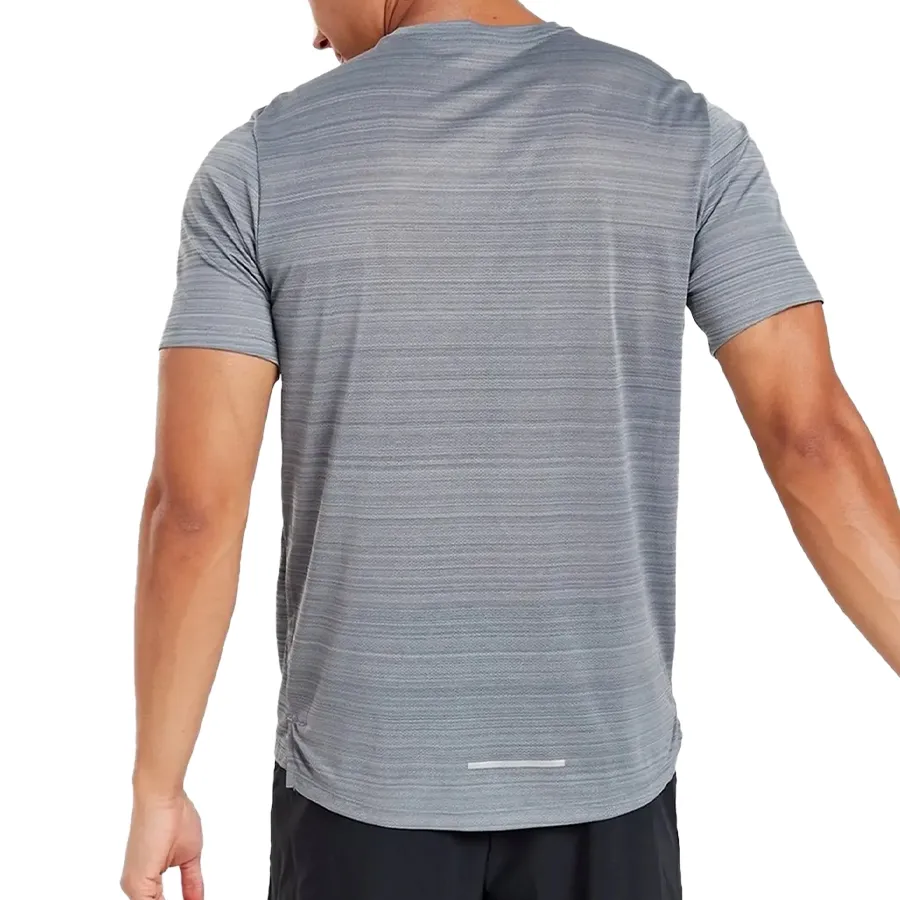 Imagen 1 de 5 de Remera Nike Dri-Fit Miler-GRIS