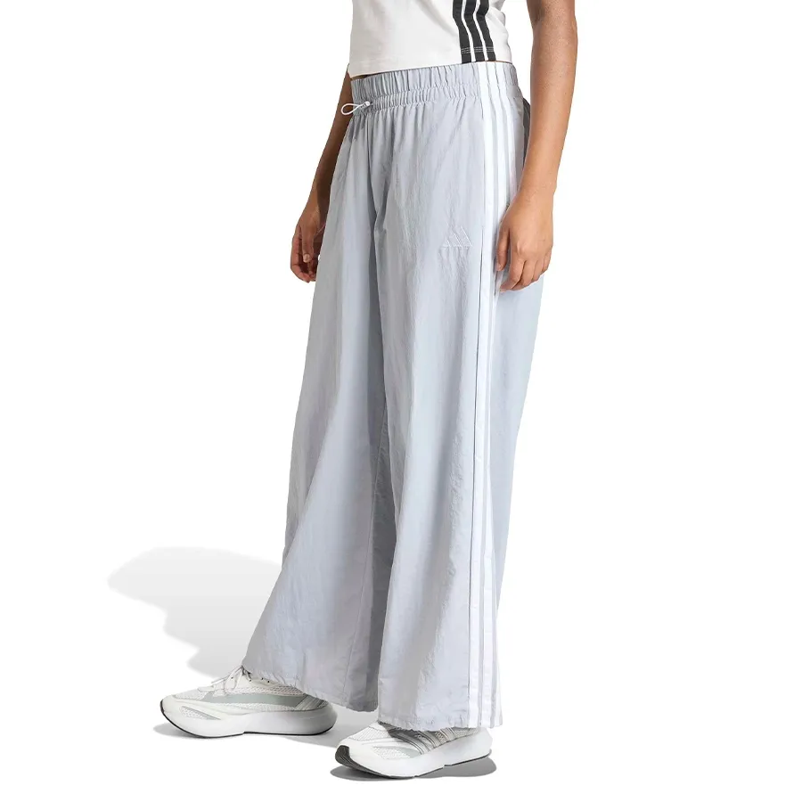 Imagen 1 de 6 de Pantalón adidas Essentials 3 Stripes Parachute-GRIS