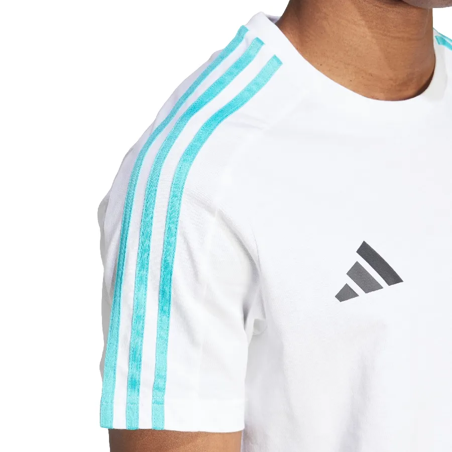 Imagen 3 de 5 de Remera adidas ADN Mercedes- AMG Petronas Formula One Team-BLANCO/TURQUESA/NEGRO