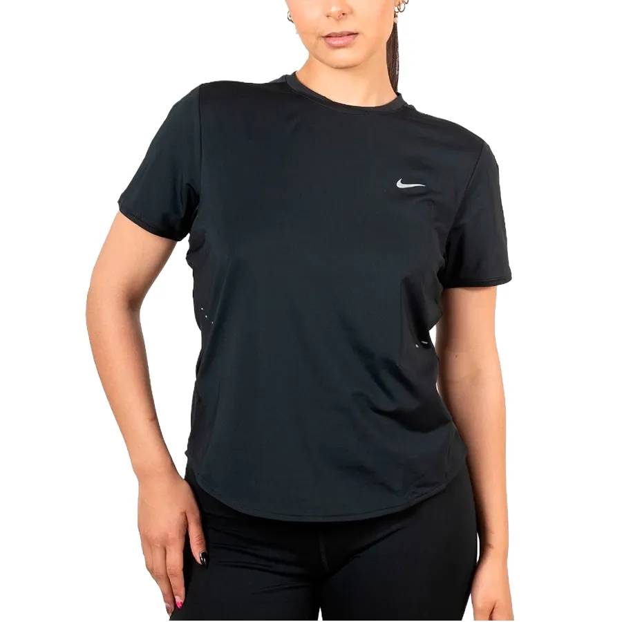 Imagen 0 de 3 de Remera Nike Swift-NEGRO
