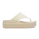 ojotas-crocs-brooklyn-flip-bone-CRUDO