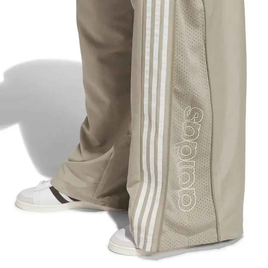Imagen 4 de 5 de Pantalón adidas originals Windbreak-BEIGE