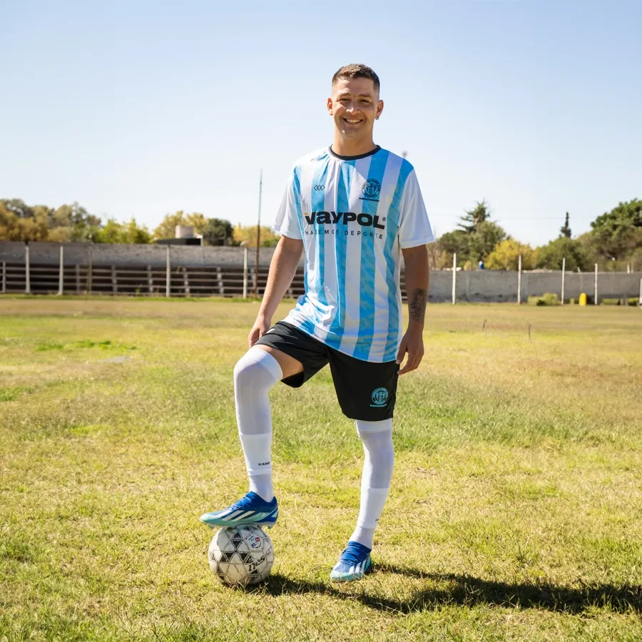 Imagen 4 de 6 de Camiseta Kamp Tunuyan 24-BLANCO/CELESTE