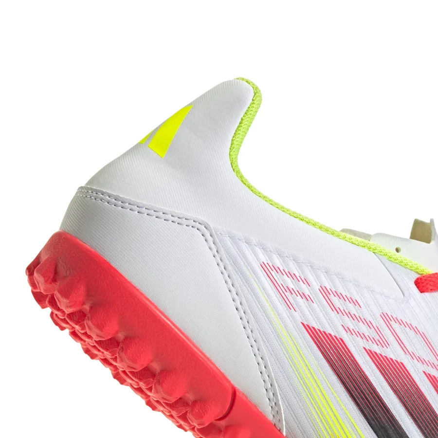 Imagen 7 de 8 de Botines adidas F50 Club Tf-BLANCO/CORAL FLUOR/NEGRO