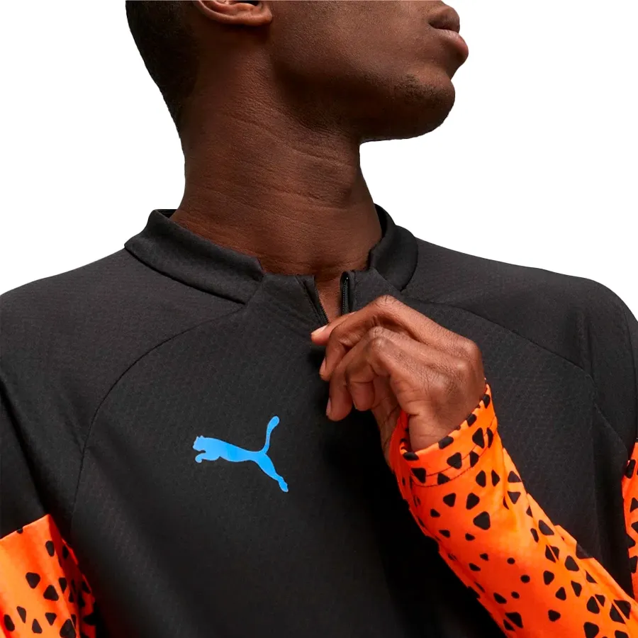 Imagen 3 de 4 de Remera Puma IndividualCup 1/4 Zip-NEGRO/NARANJA/AZUL