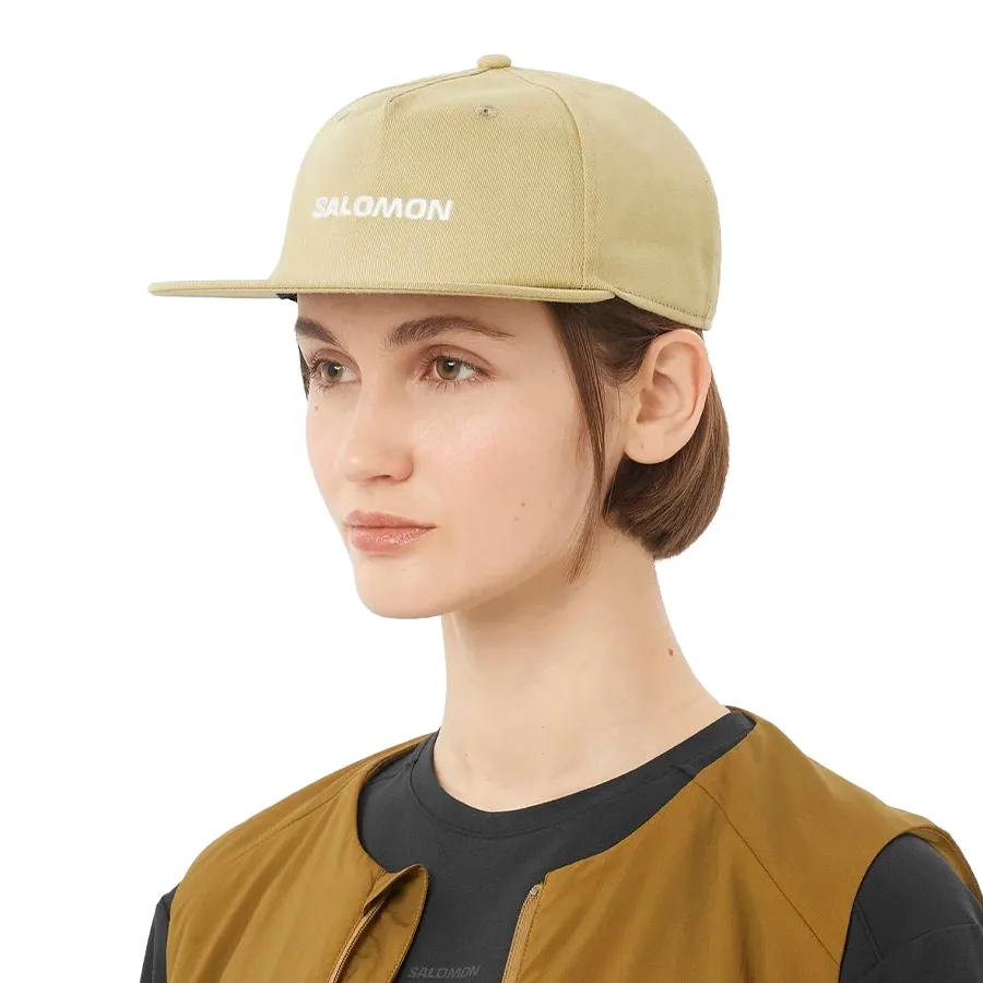 Imagen 2 de 5 de Gorra Salomon Logo Flat-BEIGE/GRIS