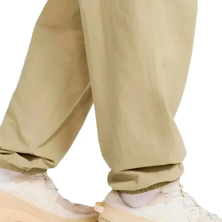 Imagen 5 de 6 de Pantalón Nike Club Woven Cargo-BEIGE