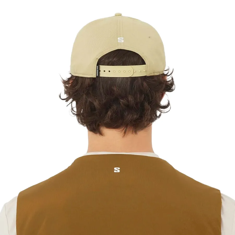 Imagen 1 de 5 de Gorra Salomon Logo Flat-BEIGE/GRIS
