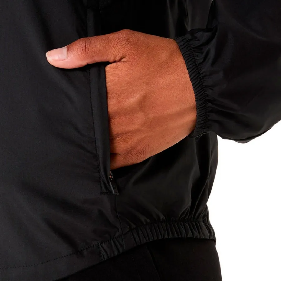 Imagen 6 de 7 de Campera Asics Rompeviento Plata-NEGRO