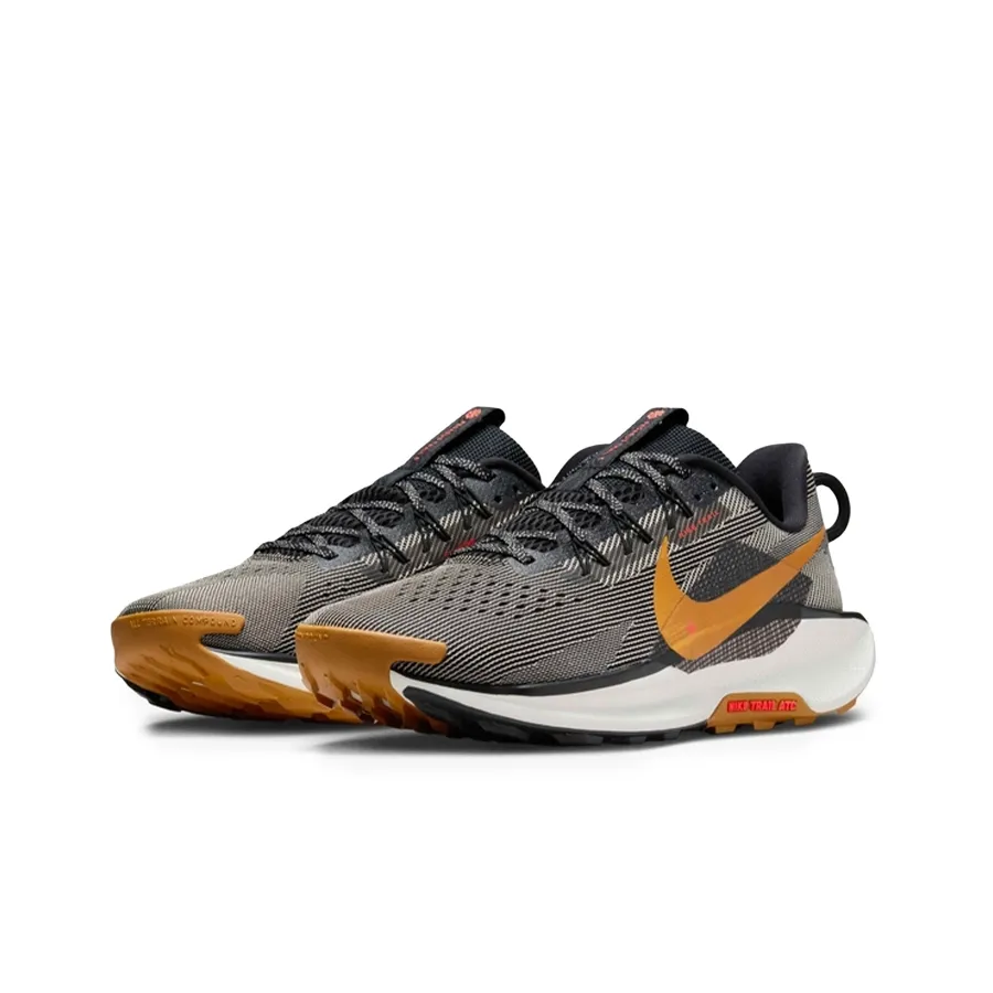 Imagen 1 de 7 de Zapatillas Nike Pegasus Trail 5-BLANCO/NEGRO/DORADO