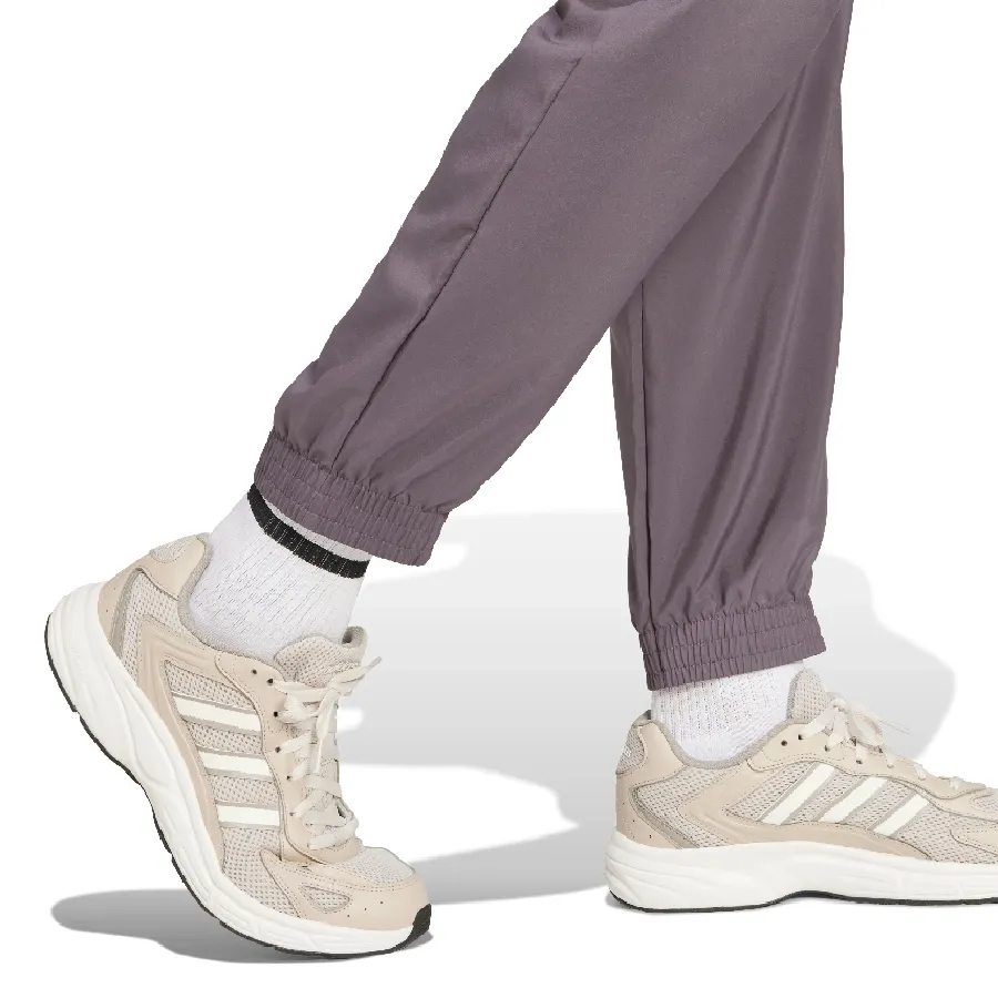 Imagen 4 de 5 de Pantalón adidas Essentials Small Logo Cargo-GRIS