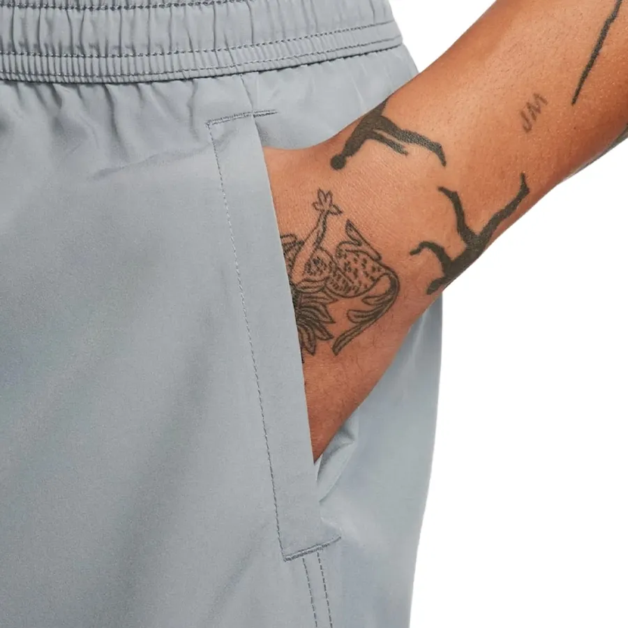 Imagen 2 de 4 de Nike Shorts  Form-GRIS