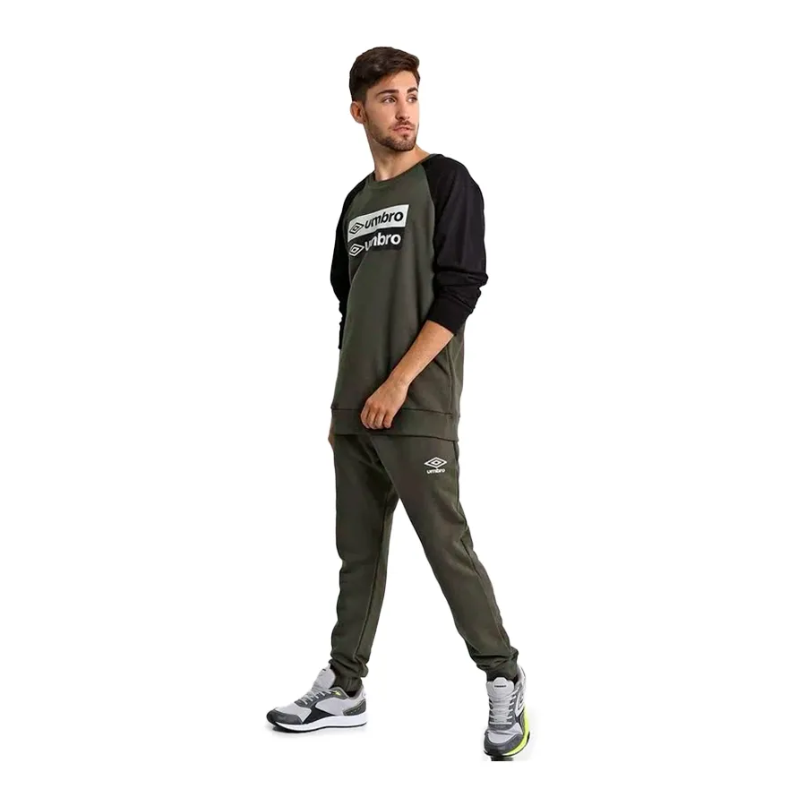 Imagen 2 de 4 de Pantalón Umbro Classic 22 H-VERDE MUSGO